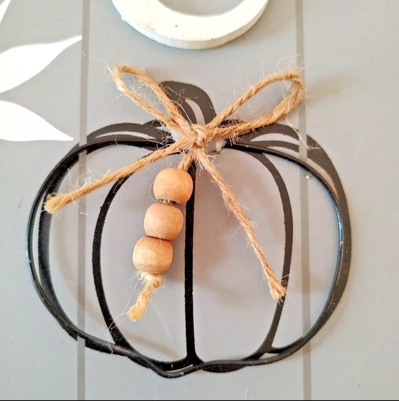 Old East Main Company Freestanding Wood Welcome Sign Pumpkin Flowers Leaves Bead - Picture 8 of 16